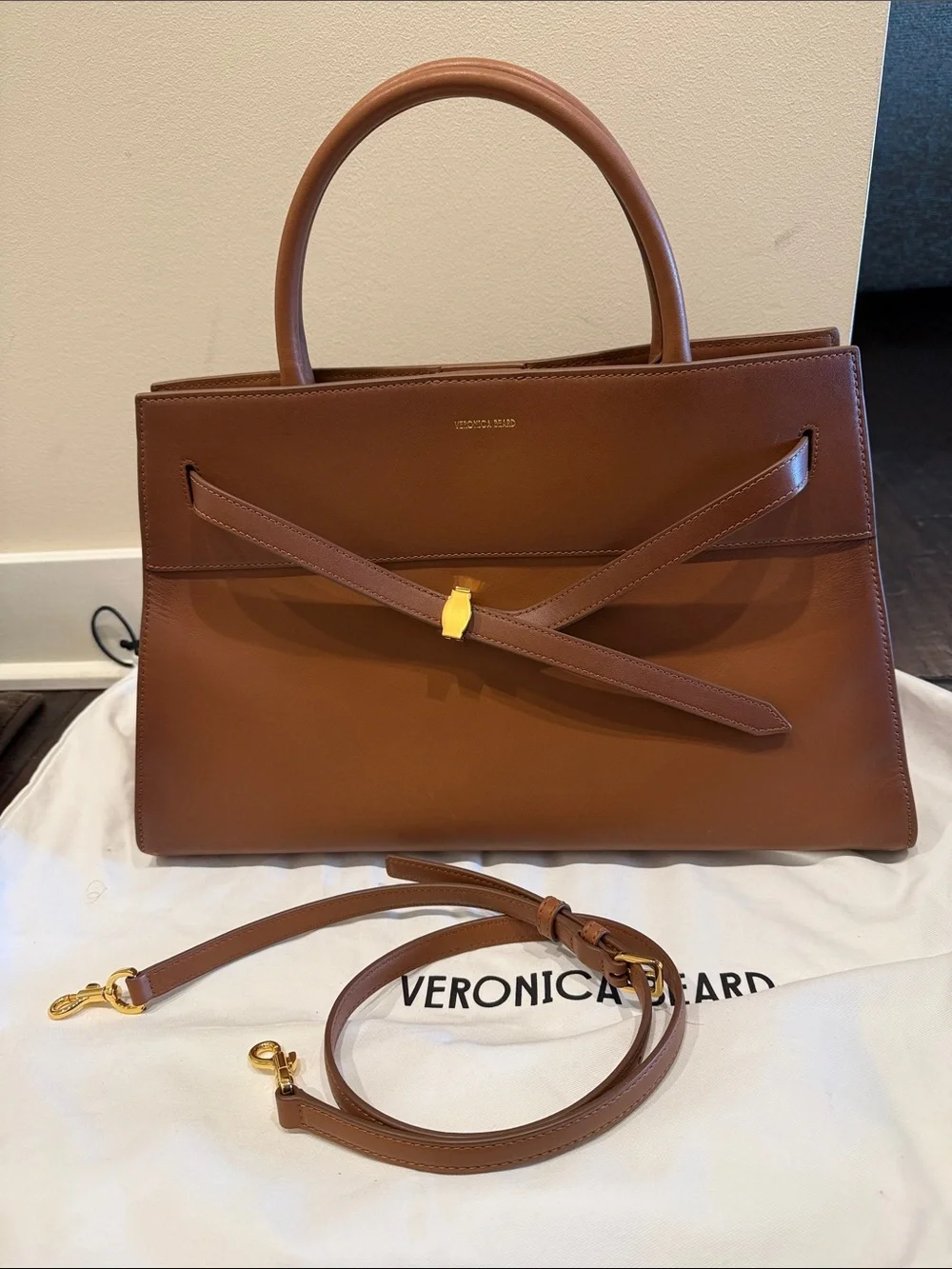 Veronica Beard large dash bag in hazelwood with crossbody strap and care bag - Picture 2 of 13
